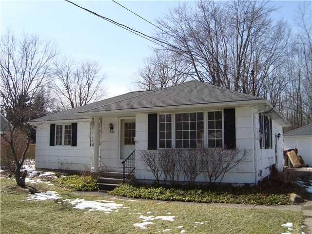 320 Drake Dr, North Tonawanda, NY 14120 - photo 1