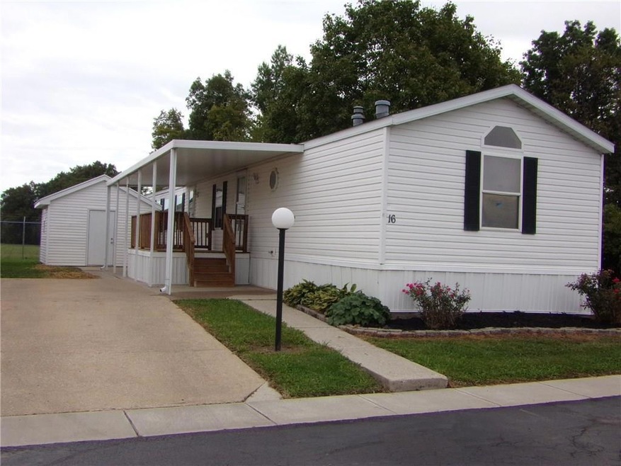 16 E Camelot Dr unit 16, Wapakoneta, OH 45895 - photo 1