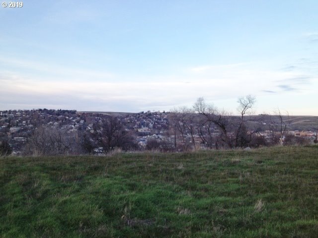 1010 SW Hailey Ave, Pendleton, OR 97801 - photo 1