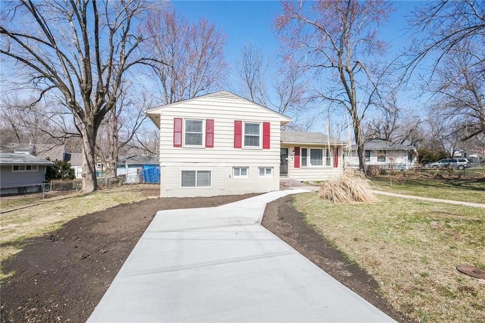 200 Westside Dr, Belton, MO 64012 - photo 1