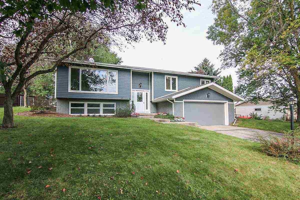 4667 Stonewood Dr, Middleton, WI 53562 - photo 1