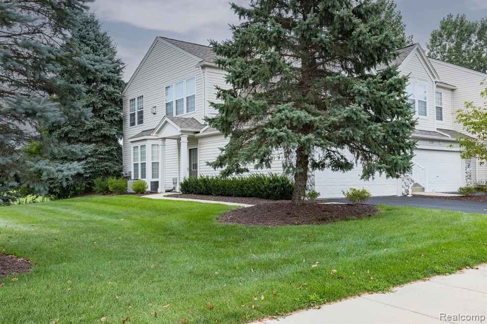 566 Dockside - lower level ranch end-unit