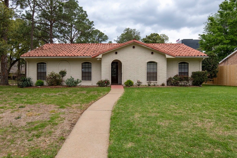 14130 Saint Marys Ln, Houston, TX 77079 - photo 1