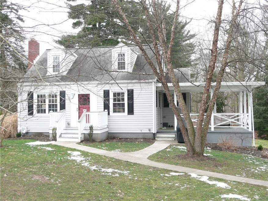 CHARMING UPDATED CAPE COD ON NEARLY 3 ACRES IN MOO