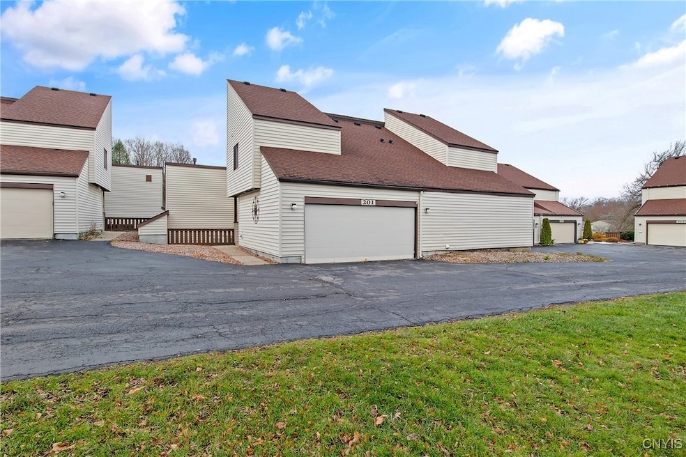 201 Woburn Dr, Camillus, NY 13031 - photo 1