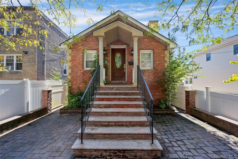 4408 Locust Point Dr, Bronx, NY 10465 - photo 1