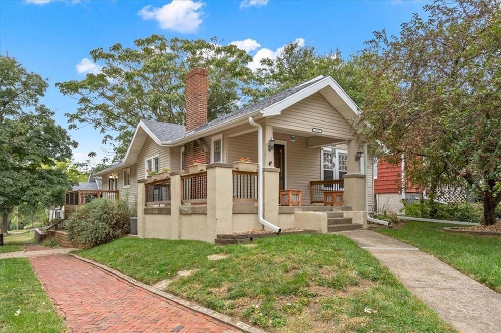 122 E Highland Ave, Saint Joseph, MO 64505 - photo 1