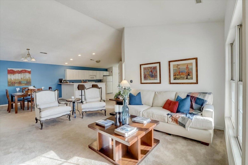 09-Pineview Cir-009