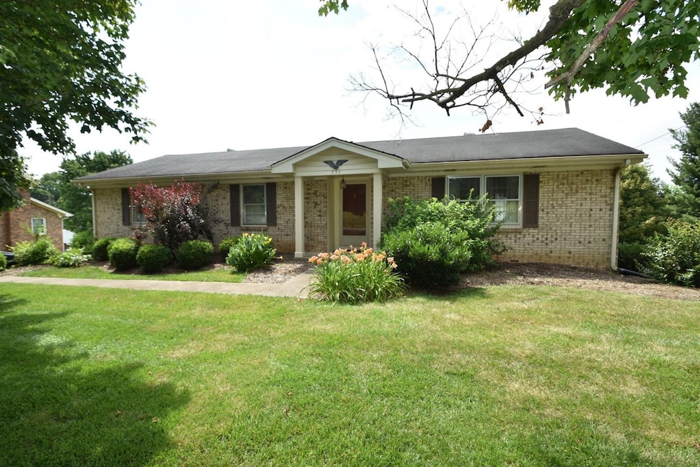 751 E Lexington St, Harrodsburg, KY 40330 - photo 1