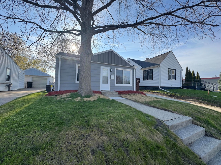 2048 Indiana St front