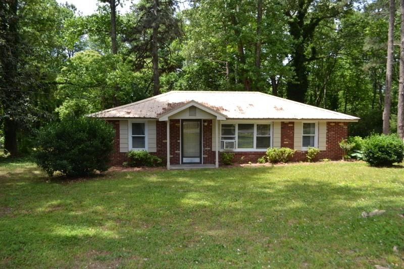 WELL MAINTAINED 4 SIDED BRICK RANCH! LOW MAINTENAN