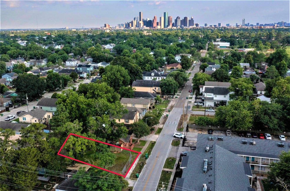 1310 Northwood St, Houston, TX 77009 - photo 1