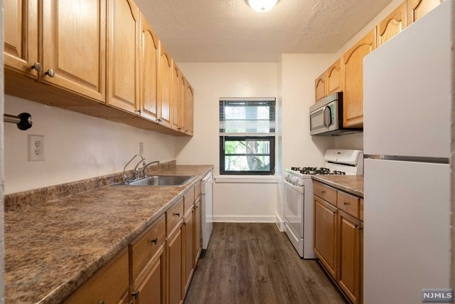 81 Chester Place unit D2C, Englewood, NJ 07631 - photo 1