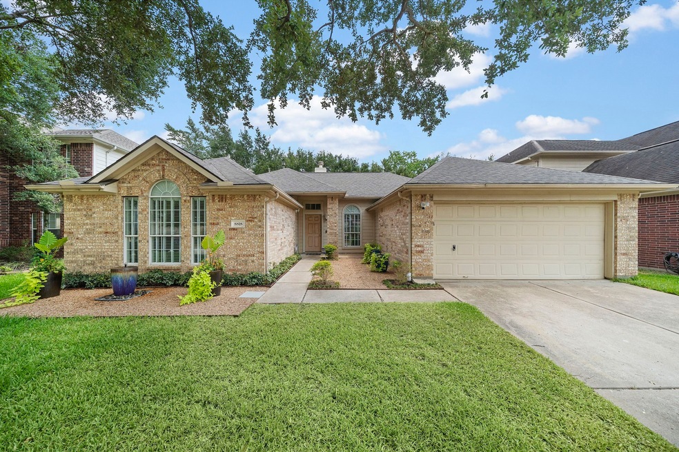 8818 Gas Light Village Dr, Houston, TX 77095 - photo 1