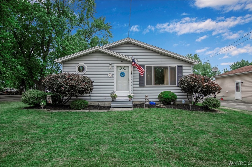 816 Revere Ave, North Tonawanda, NY 14120 - photo 1
