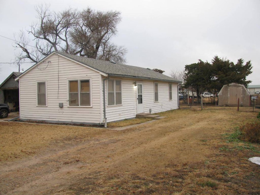 3041 W Kathryn Dr, Garden City, KS 67846 - photo 1