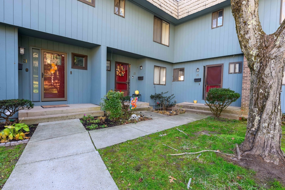 23 Margo Ct unit 23, Cromwell, CT 06416 - photo 1