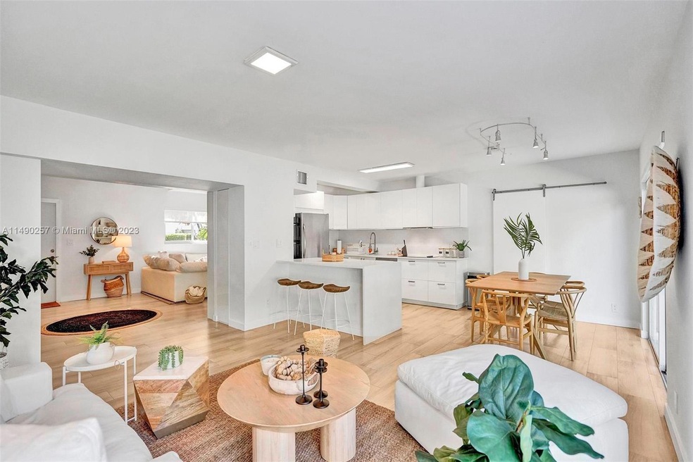 275 W Mashta Dr, Key Biscayne, FL 33149 - photo 1