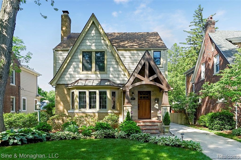 671 Washington Rd, Grosse Pointe, MI 48230 - photo 1