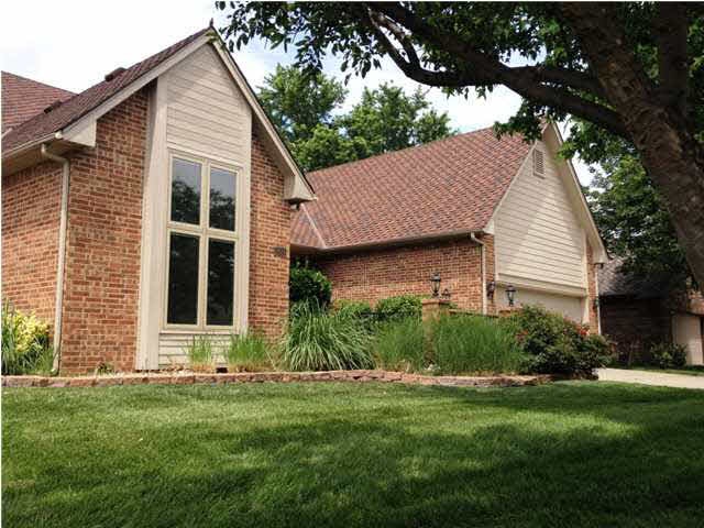 Large lakefront home located on a quiet cul-de-sac