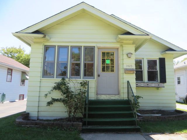 1423 Brookside Ave, Waukegan, IL 60085 - photo 1