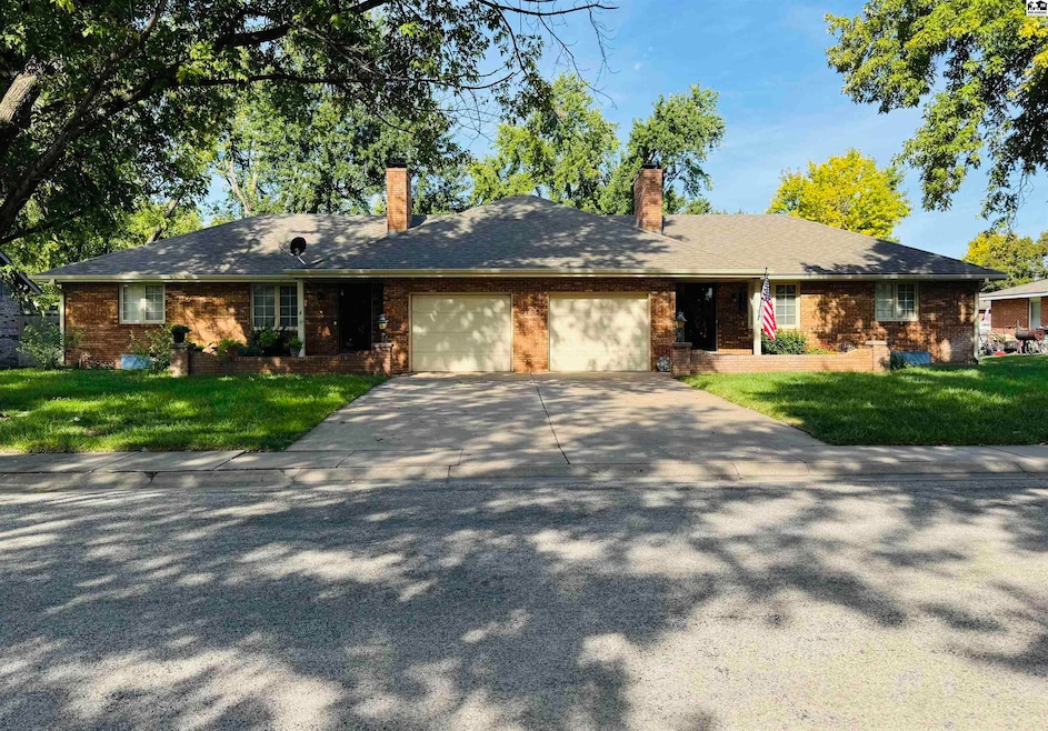 2705 Nottingham Dr, Hutchinson, KS 67502 - photo 1