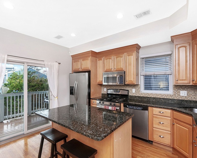 720 E 8th St unit 2, Boston, MA 02127 - photo 1