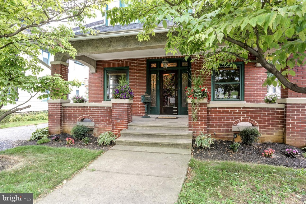 106 W Main St, Leola, PA 17540 - photo 1