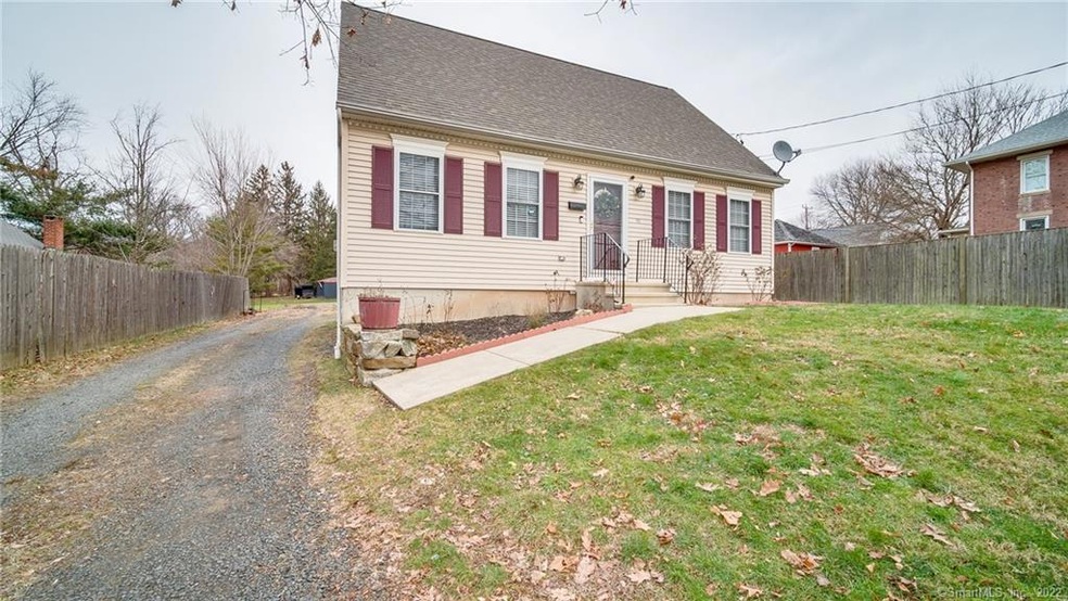 Well maintained home built in 2005! Close to shopp