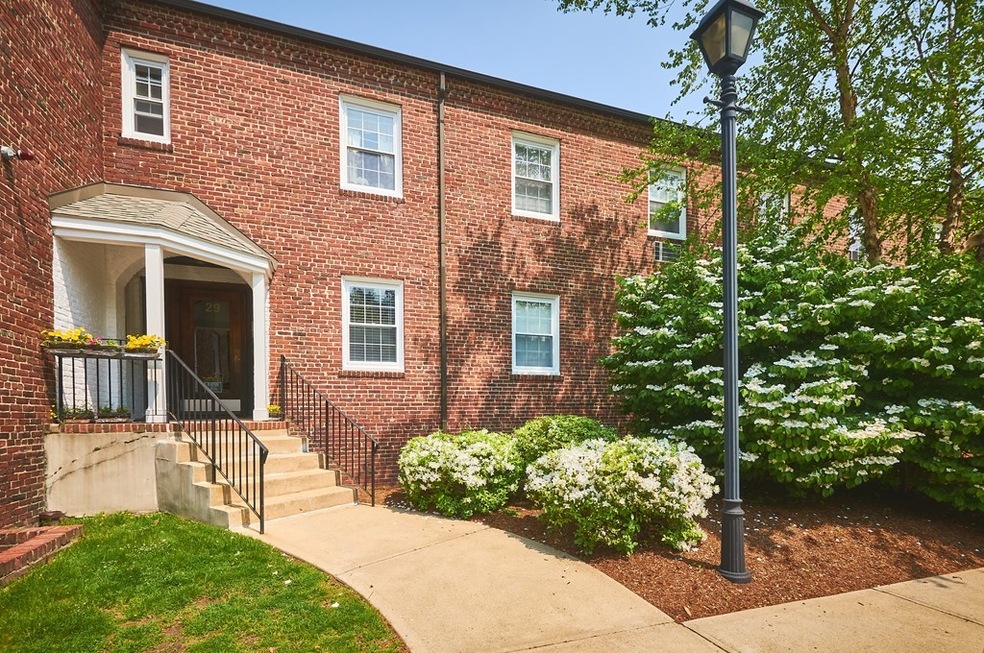 27 Commonwealth Ave unit 9, Chestnut Hill, MA 02467 - photo 1