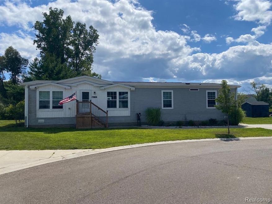 9922 Macbeth St, Fenton, MI 48430 - photo 1