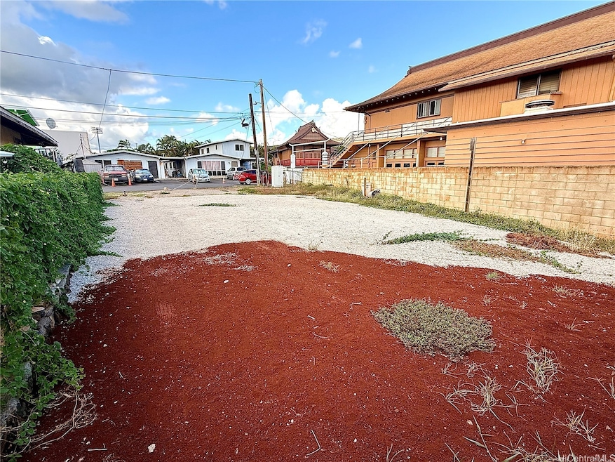 1041 Kama Ln, Honolulu, HI 96817 - photo 1