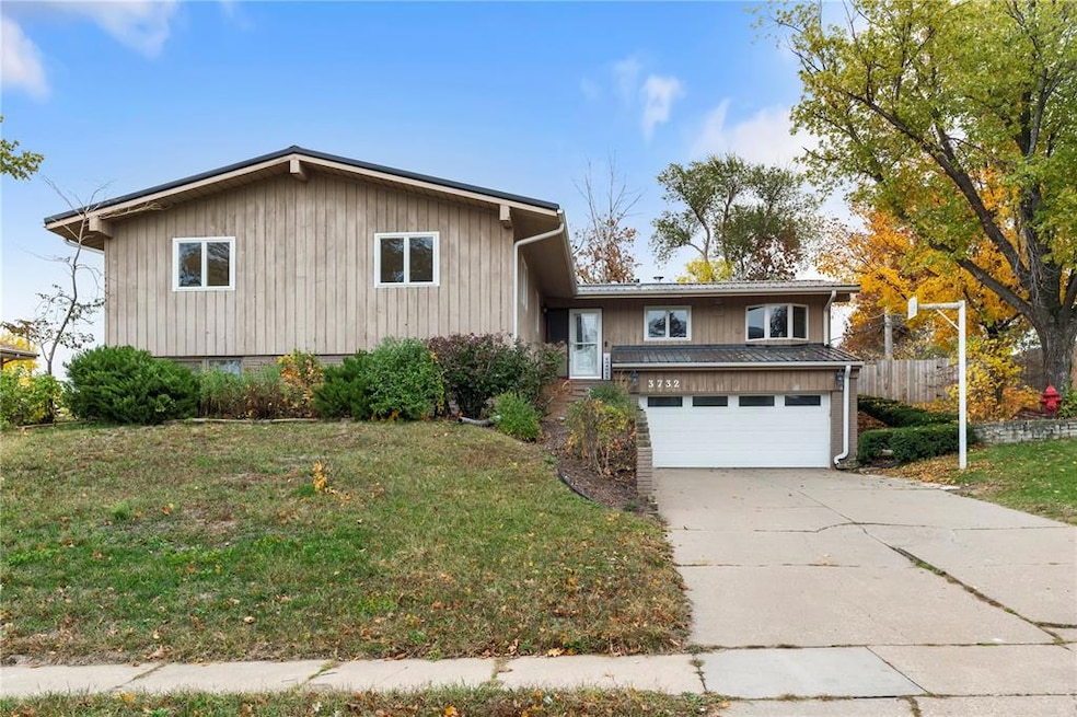 3732 Tanager Dr NE, Cedar Rapids, IA 52402 - photo 1