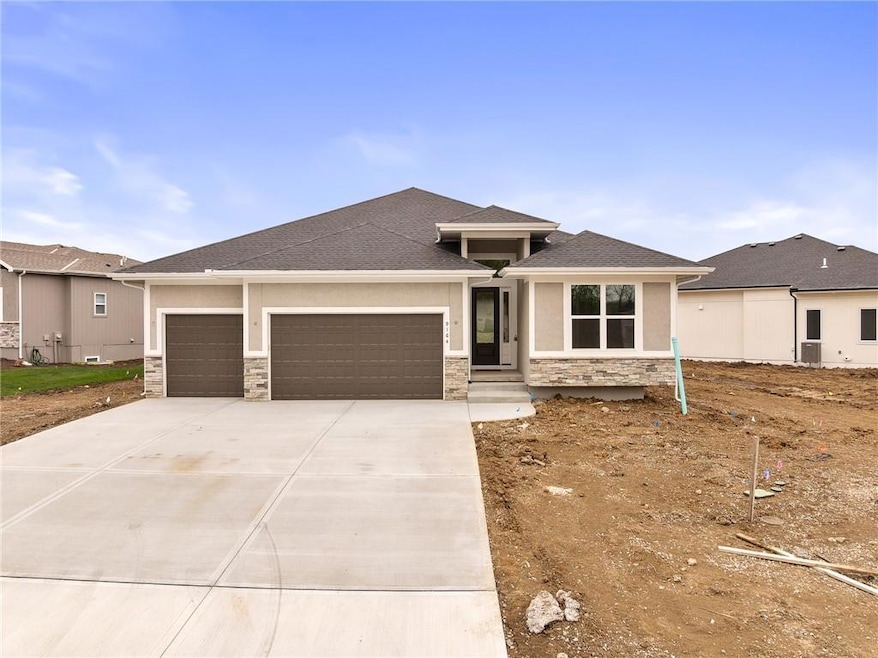 9164 Saddletop St, Lenexa, KS 66227 - photo 1