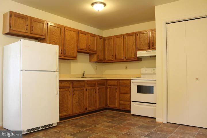 16 Courtland St, Taneytown, MD 21787 - photo 1