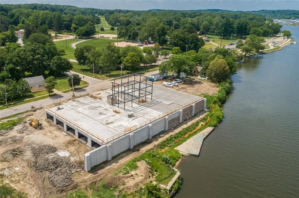 North views of Ellis Park and Cedar River.