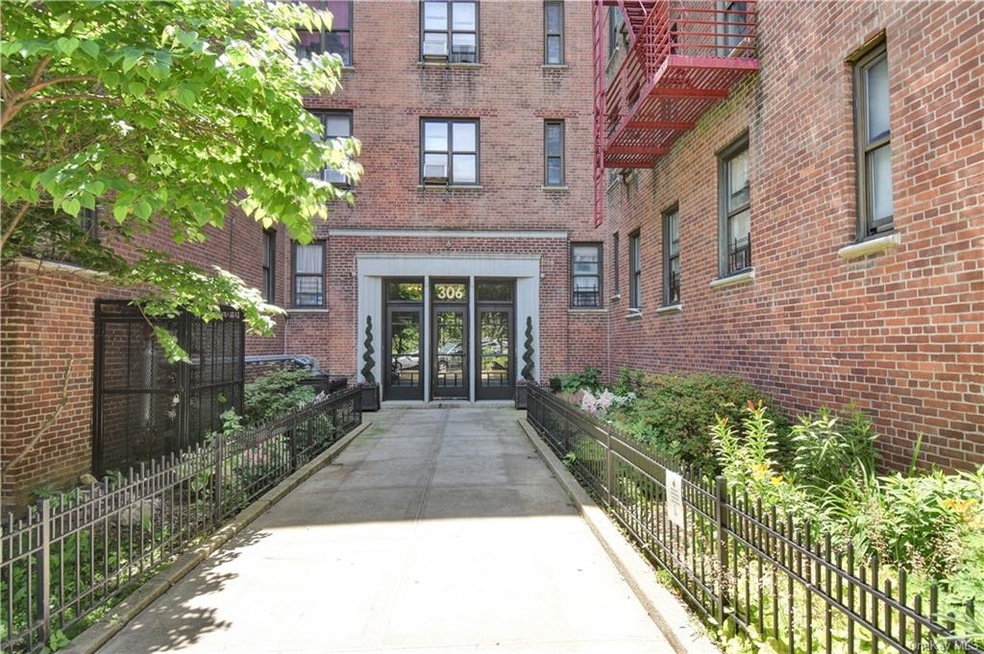 306 E Mosholu Pkwy S unit 6D, Bronx, NY 10458 - photo 1
