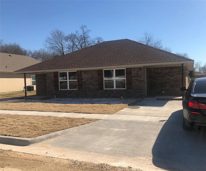 901 W 7th St, Bonham, TX 75418 - photo 1