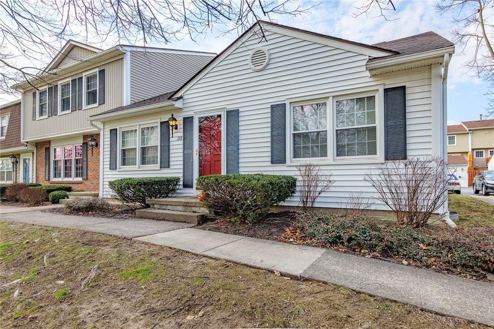 188 New Wickham Dr, Penfield, NY 14526 MLS R1522059