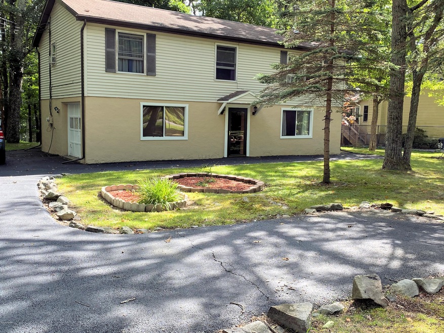 127 Rodeo Dr, Hawley, PA 18428 - photo 1