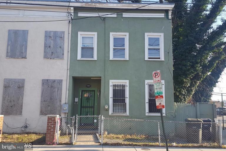 1901 Capitol Ave NE, Washington, DC 20002 - photo 1