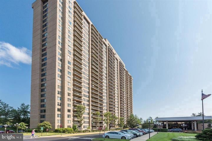 Skyline Plaza unit 1607S, Falls Church, VA 22041 - photo 1