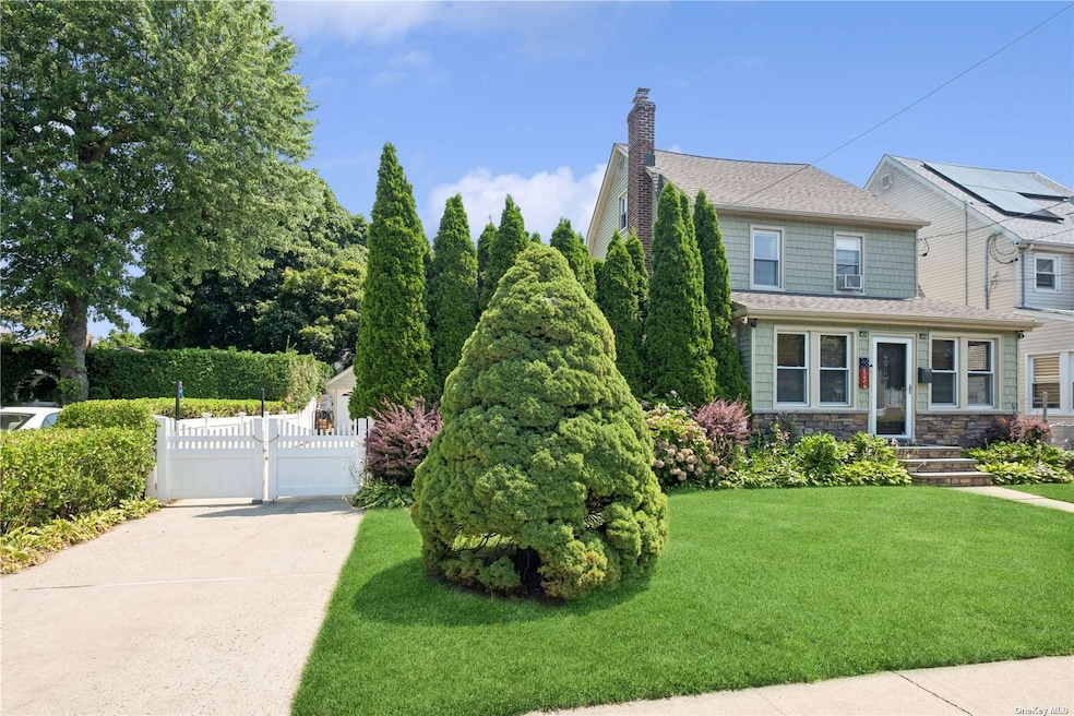 324 Wellington Rd, Mineola, NY 11501 - photo 1