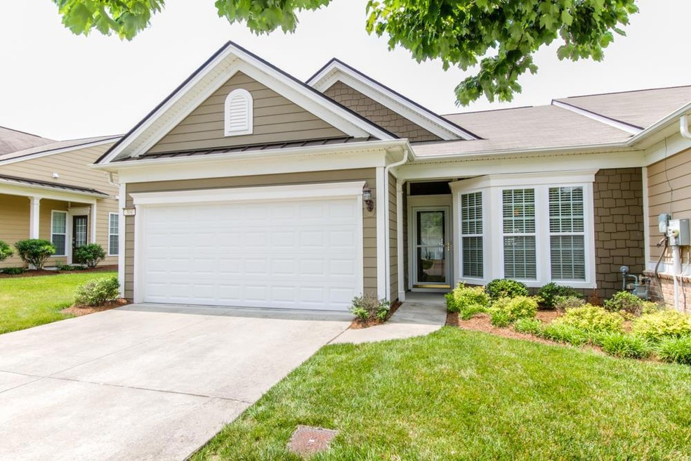 Welcome to 304 Blockade Lane in the gorgeous Del Webb Community!