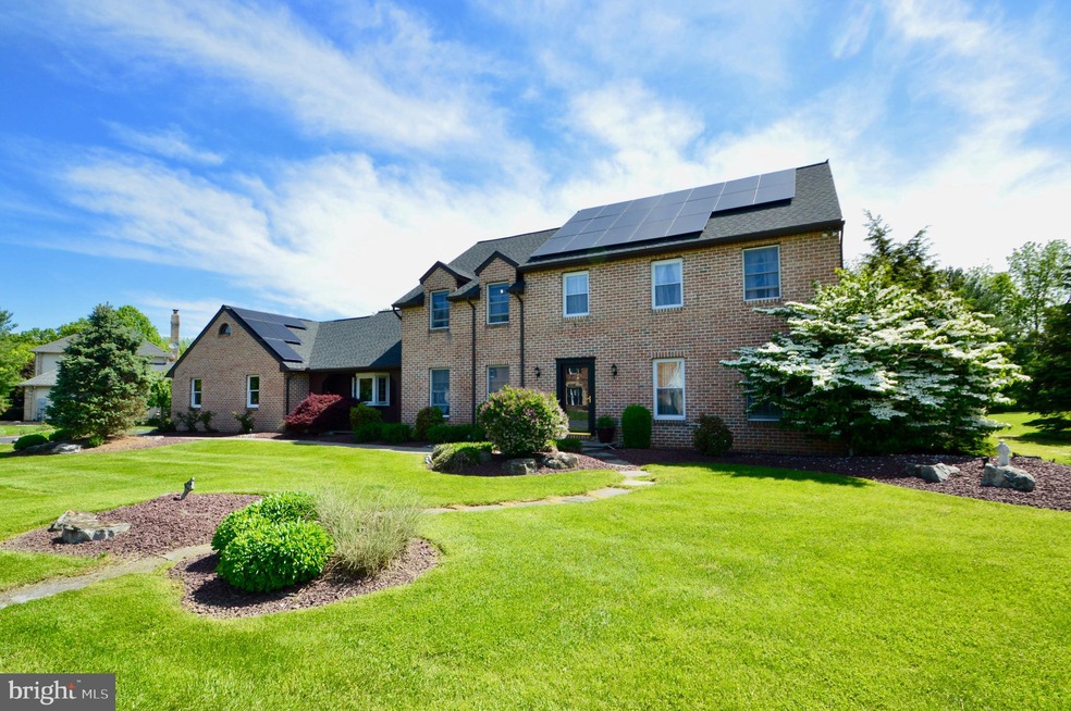 376 Hemlock Ln, Nazareth, PA 18064 - photo 1