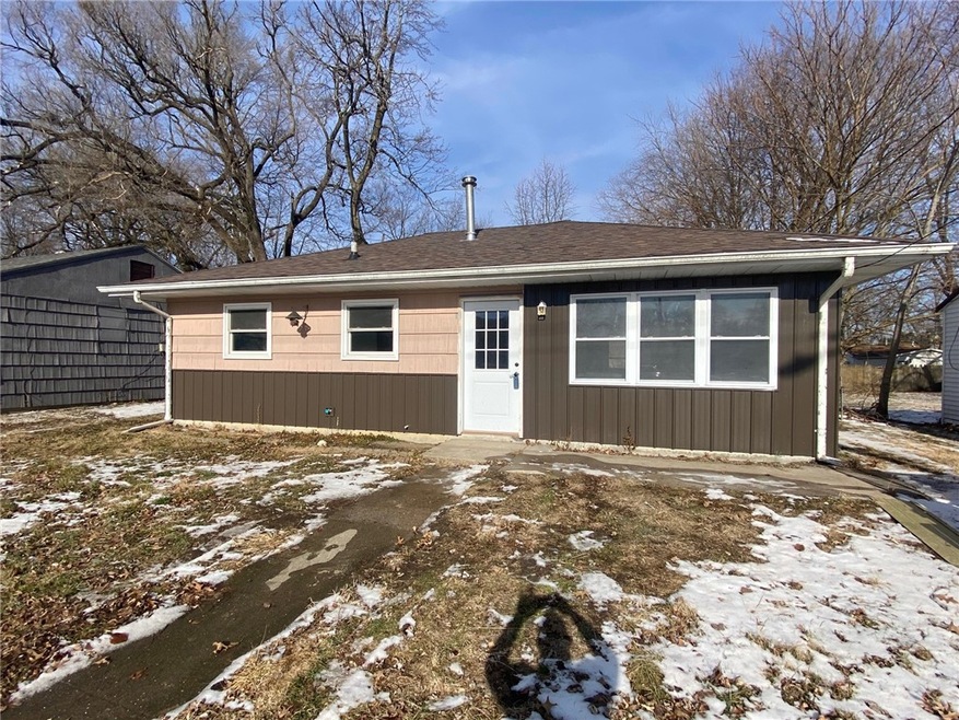 400 Stanley Ave, Mattoon, IL 61938 - photo 1