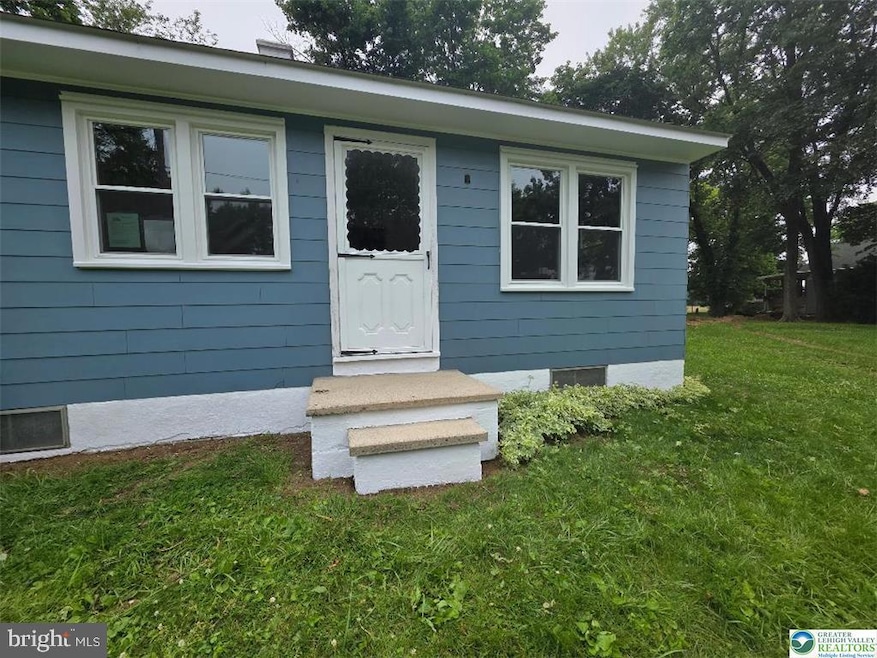 3074 Mauch Chunk Rd, Allentown, PA 18104 - photo 1