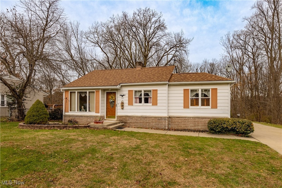 1411 Chapman Dr, Akron, OH 44305 - photo 1