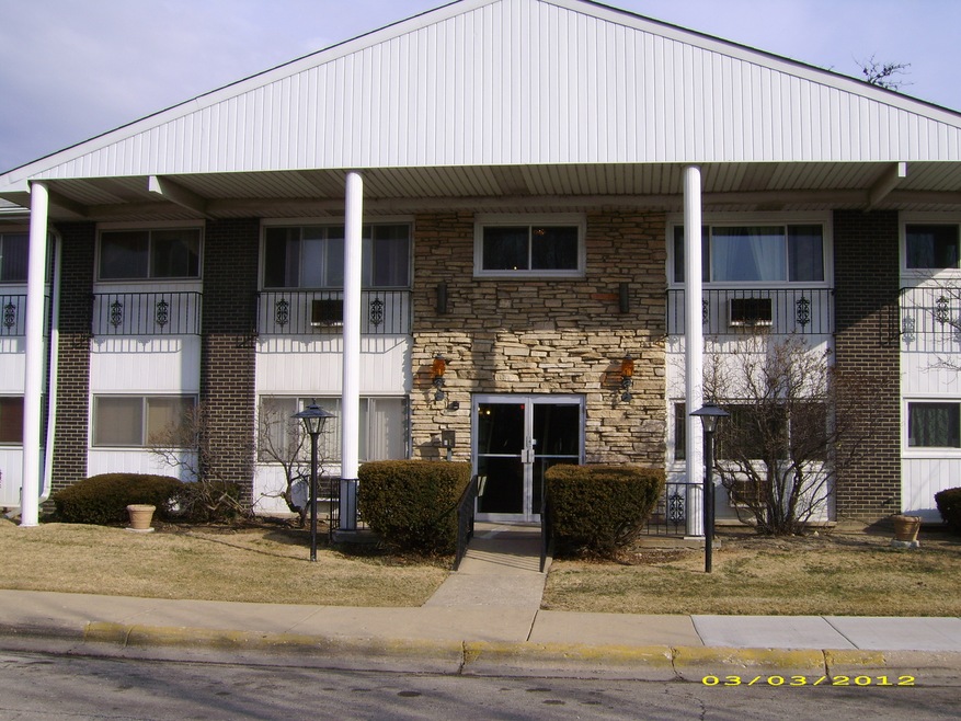 1312 Melrose Ave unit 110, Waukegan, IL 60085 - photo 1