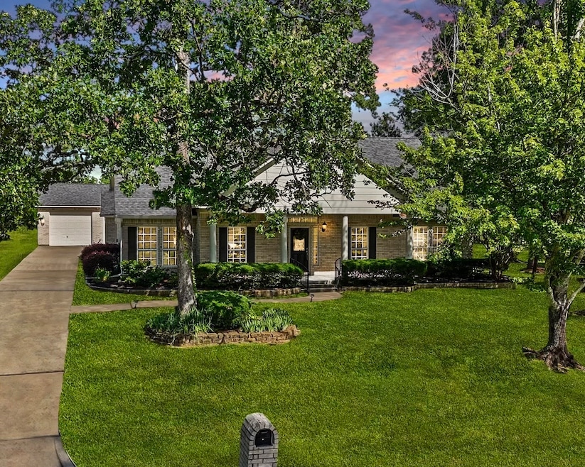 Situated in the gated & waterfront community of Lo